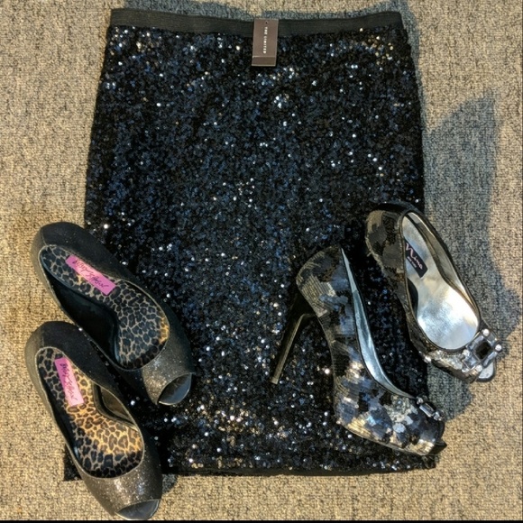 The Limited Sequin Skirt Women's Size S 🎉 - Picture 7 of 7